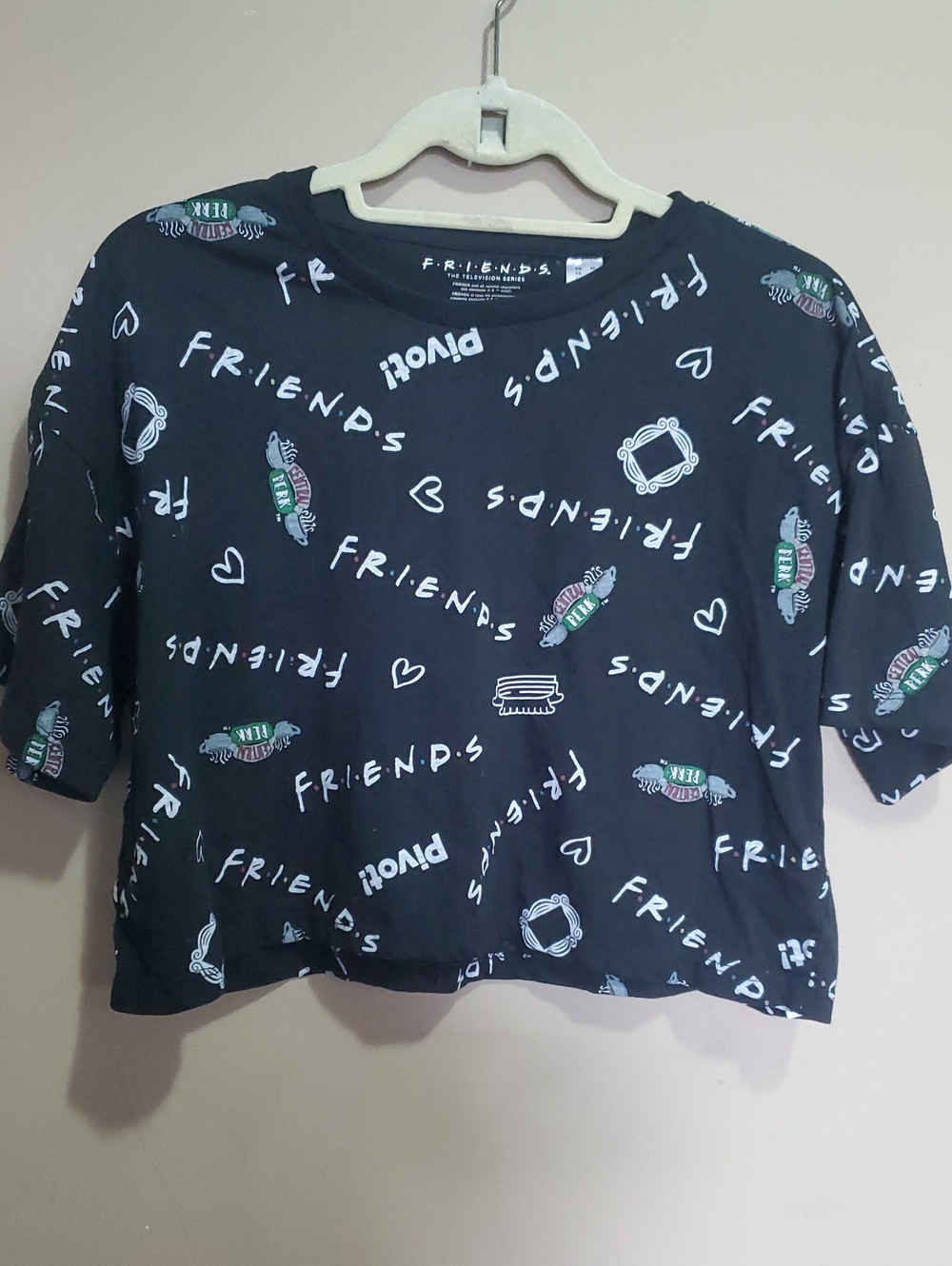 FRIENDS Graphic Black Crop Tee Size Medium
